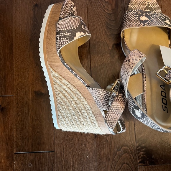 Soda sandals new - Picture 2 of 6